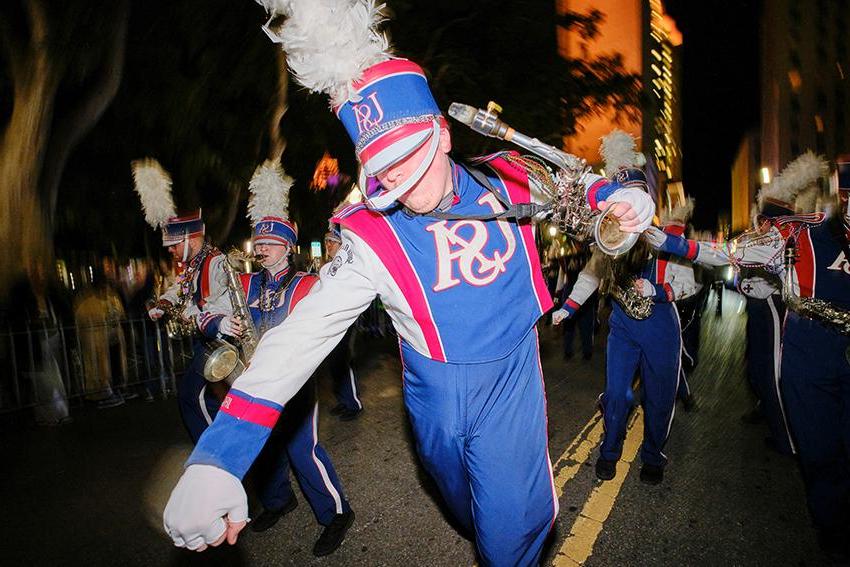 Jaguar Marching Band dancing